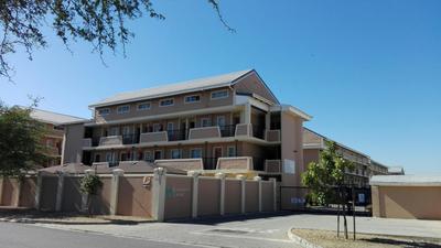 Apartment / Flat For Sale in Uitzicht, Durbanville